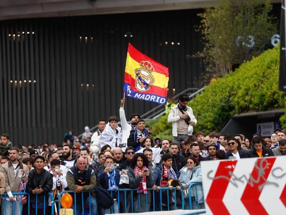 Creen en la remontada: el impresionante recibimiento al Real Madrid a su llegada al Bernabéu