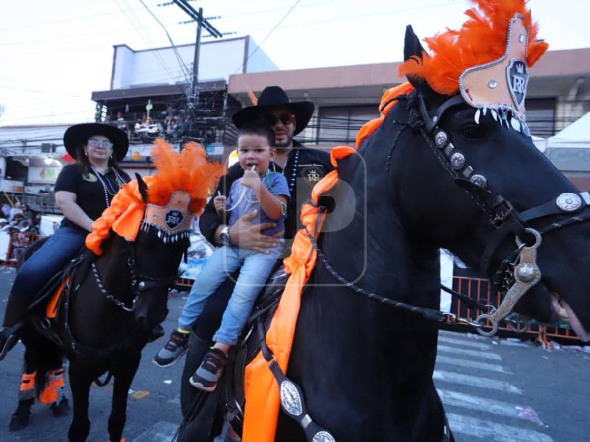 La Novia de Honduras brilló con el tradicional desfile hípico de la Feria Isidra