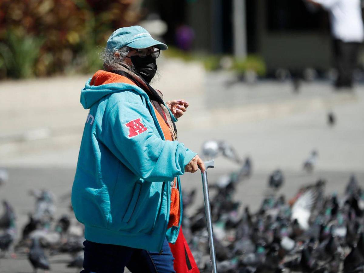 Ola de frío mantiene bien abrigados a hondureños, guatemaltecos y salvadoreños