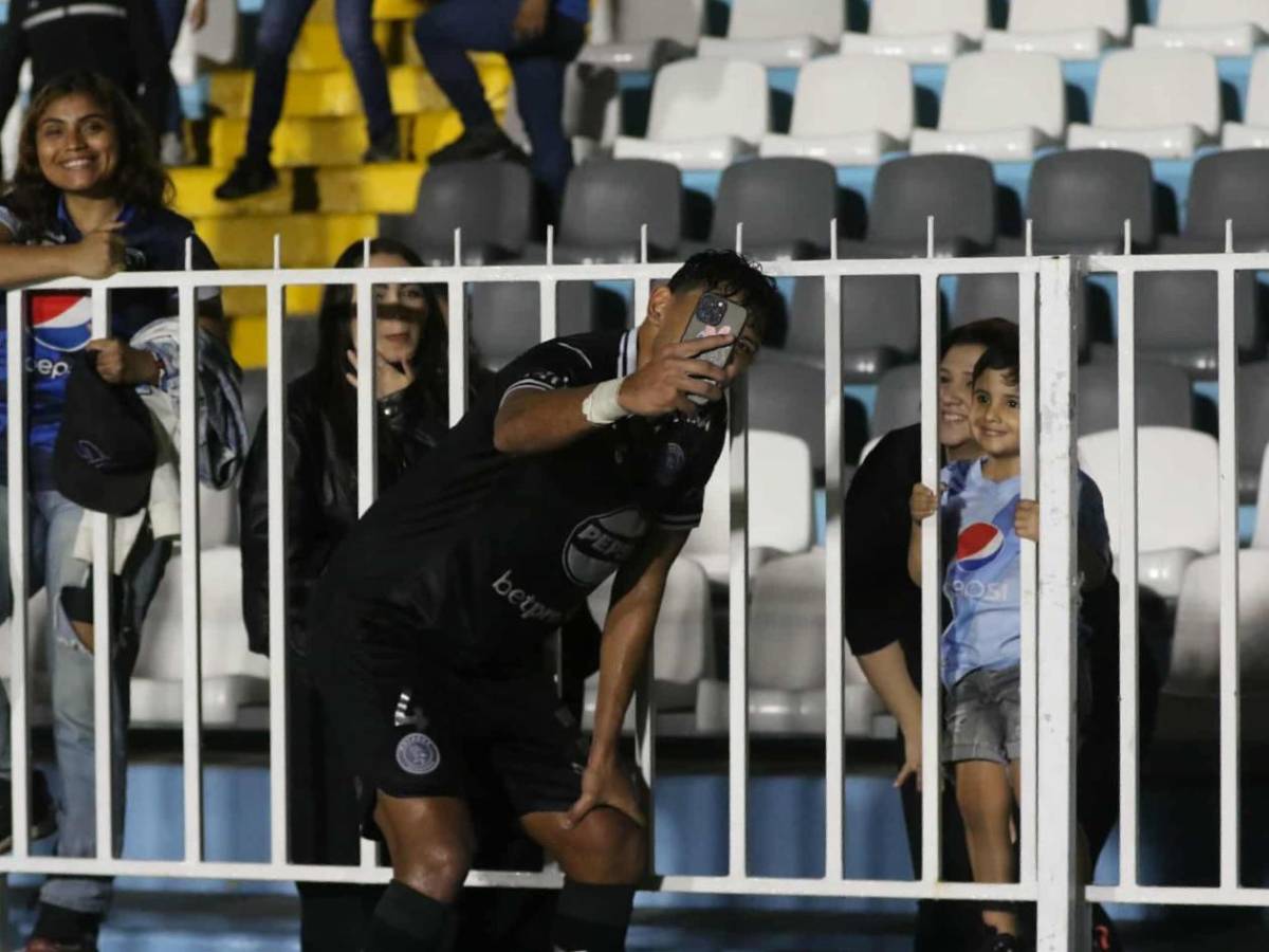 Amargura del Motagua, futbolista en pleno TikTok, bella infiltrada y diputado presente