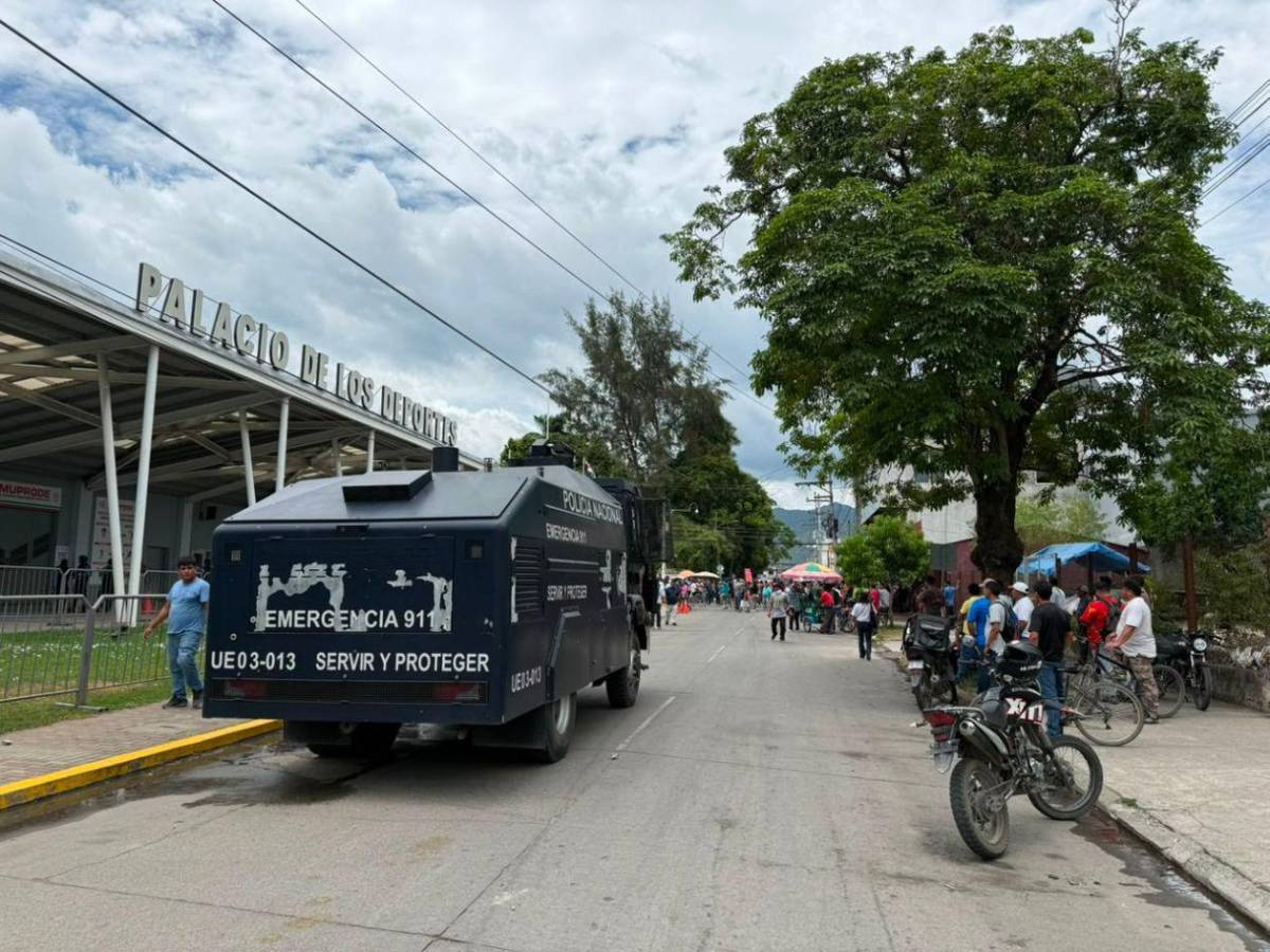 Retan a Alexander López a mostrar punto de acta donde se autoriza aumento a tasa vial