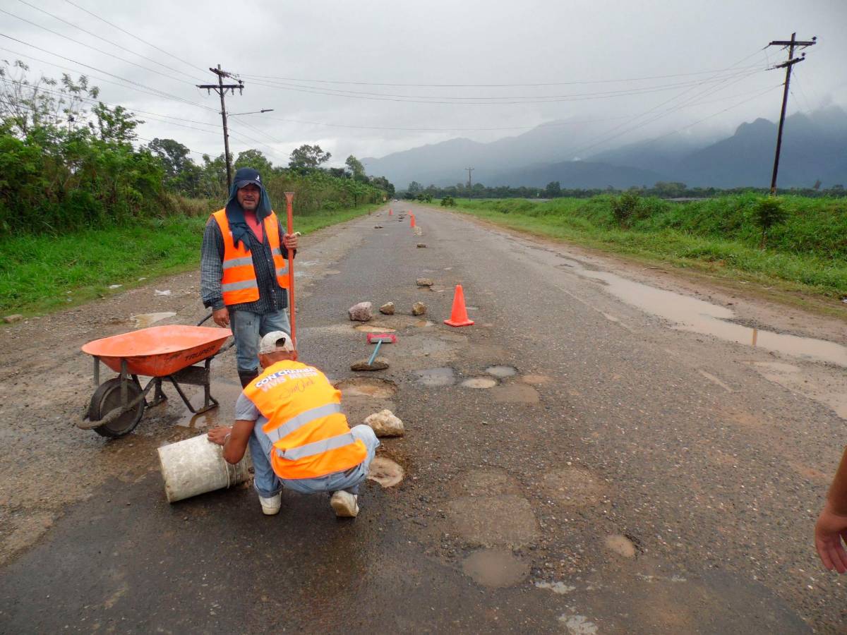 Por daño en vía no llegan turistas a Atlántida