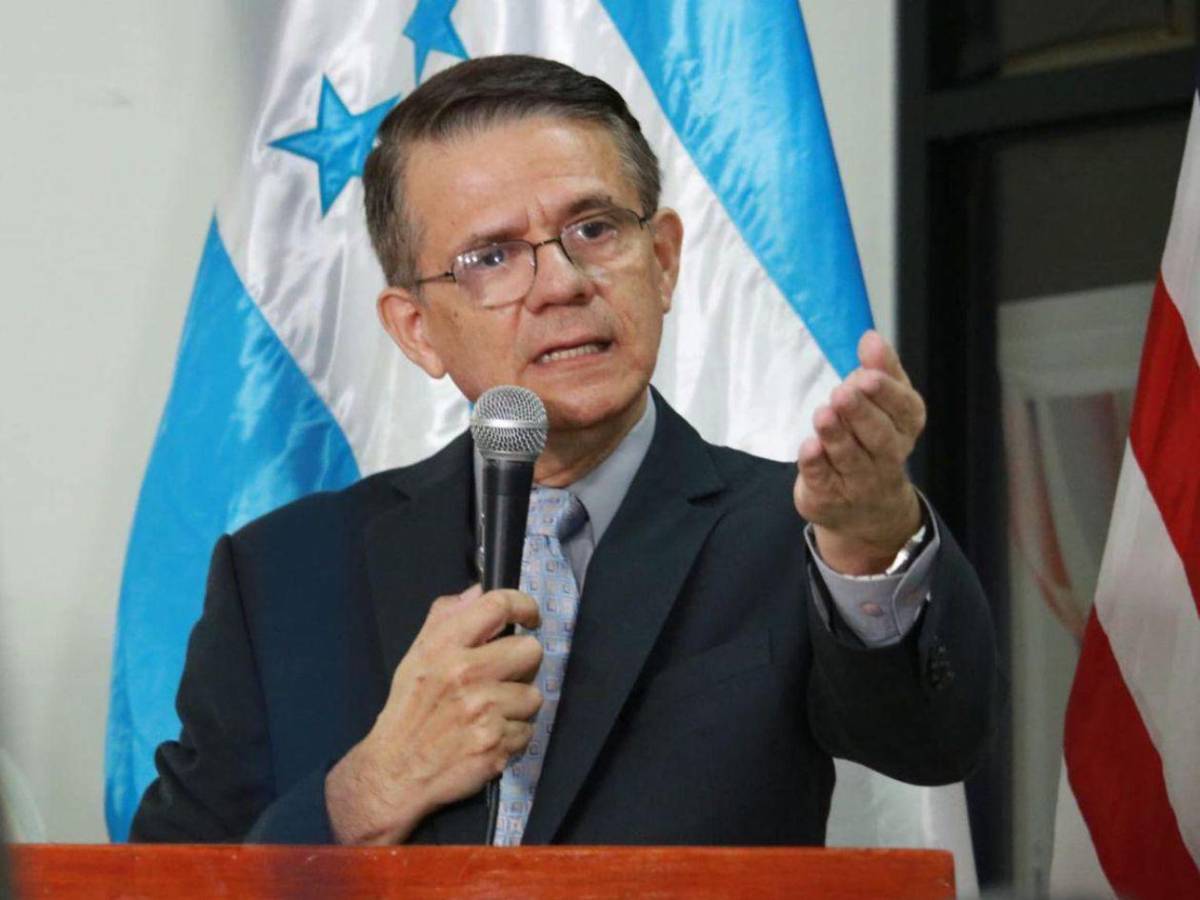 Octavio Pineda encara a exministro de Salud tras grave acusación