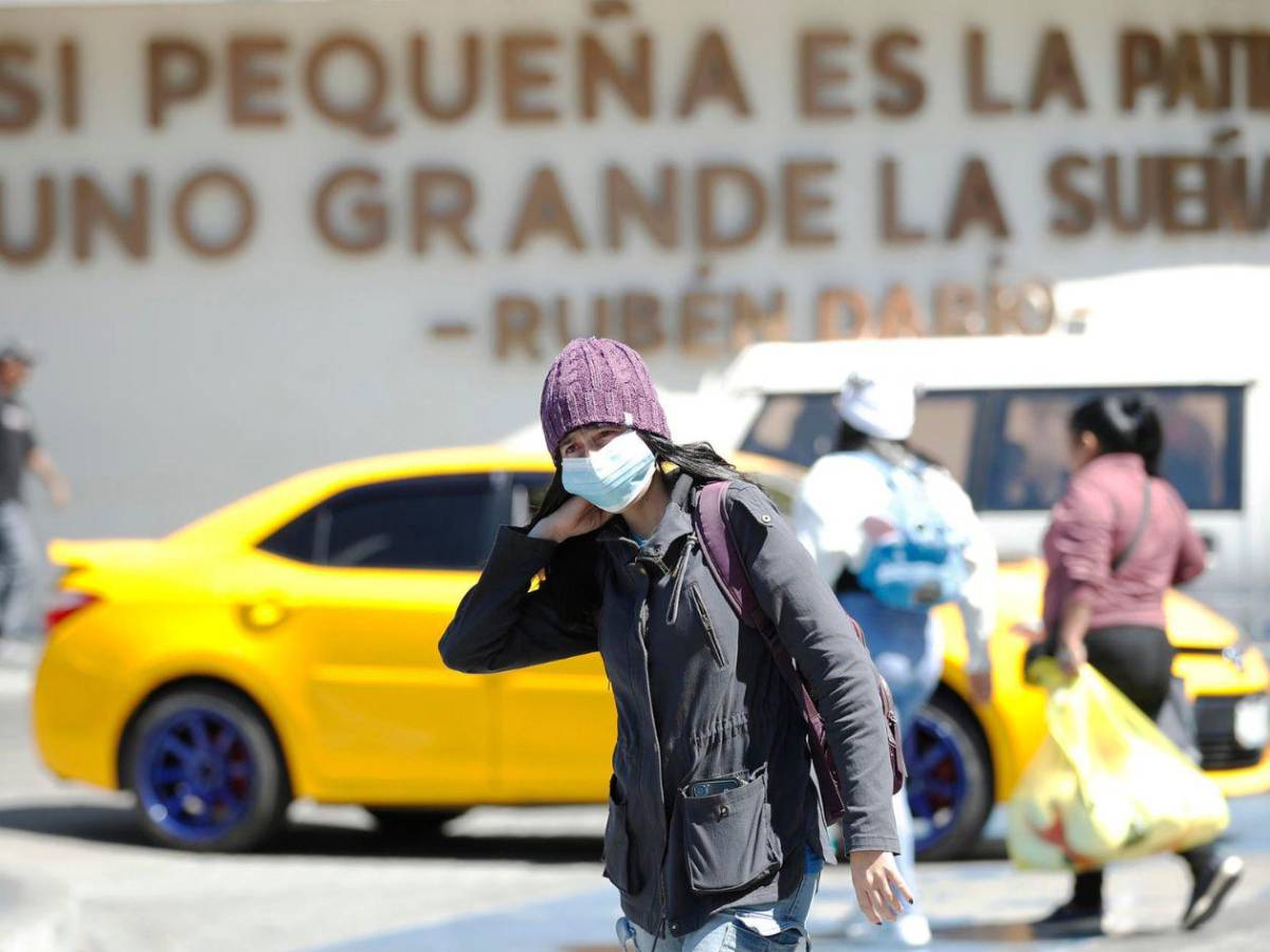 Ola de frío mantiene bien abrigados a hondureños, guatemaltecos y salvadoreños