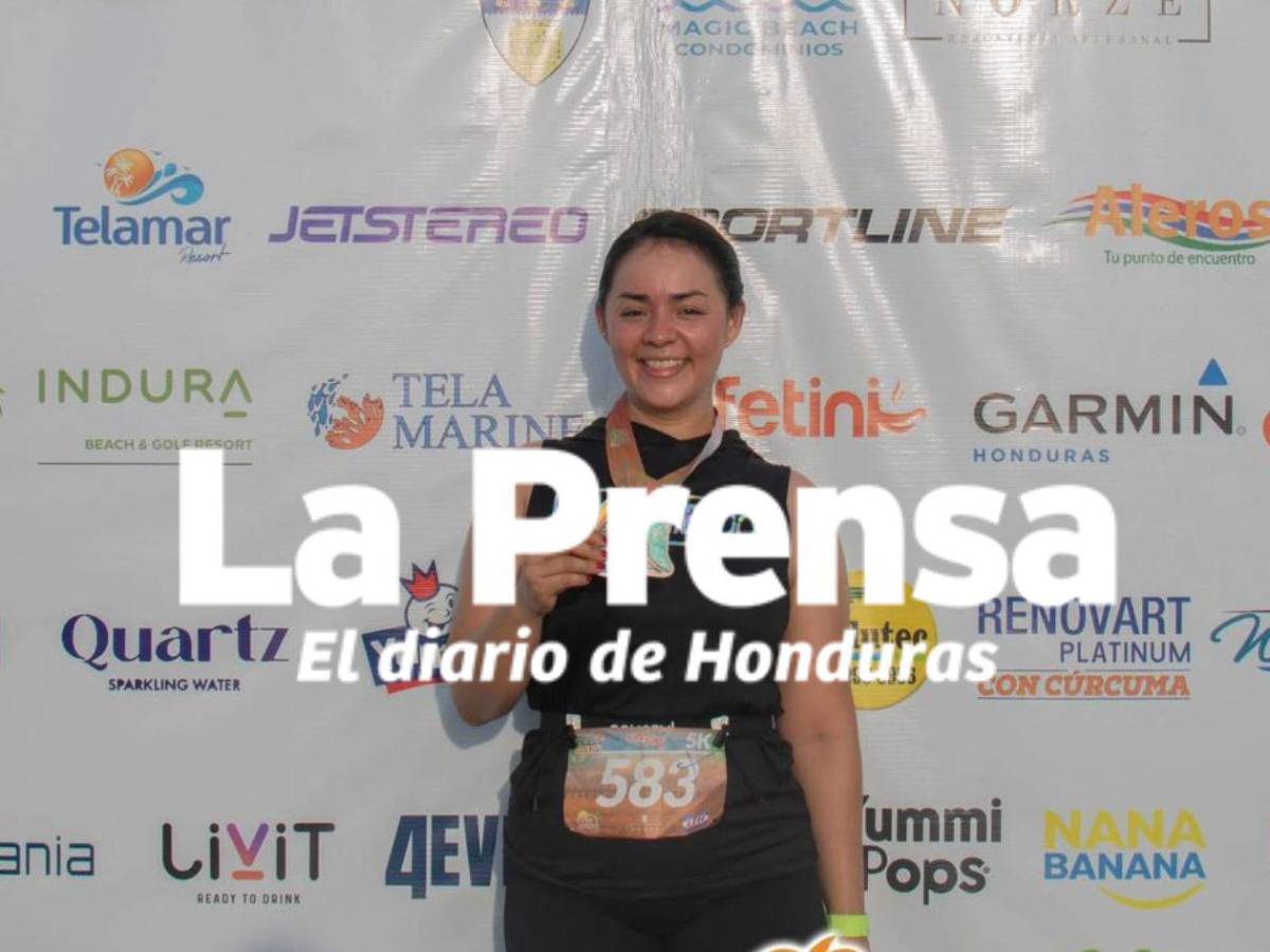 ¿Quién es la maestra y abogada que se viralizó en las redes por su porte y belleza?