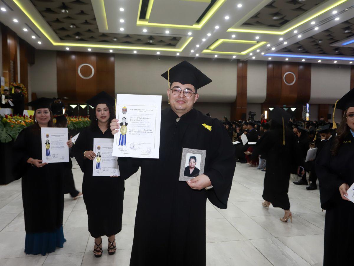 Así se vivió la ceremonia de graduación de Unah-Cortés