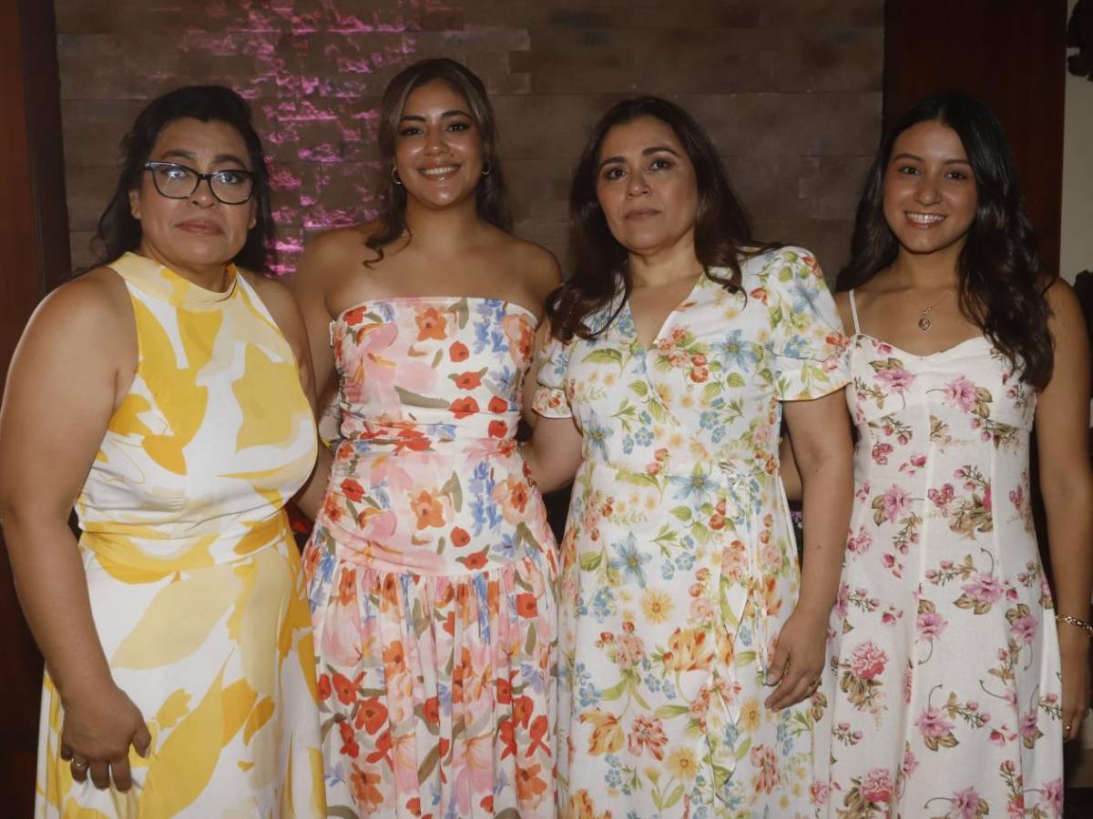 Alery Reyes Borjas celebra su despedida de soltera con seres queridos