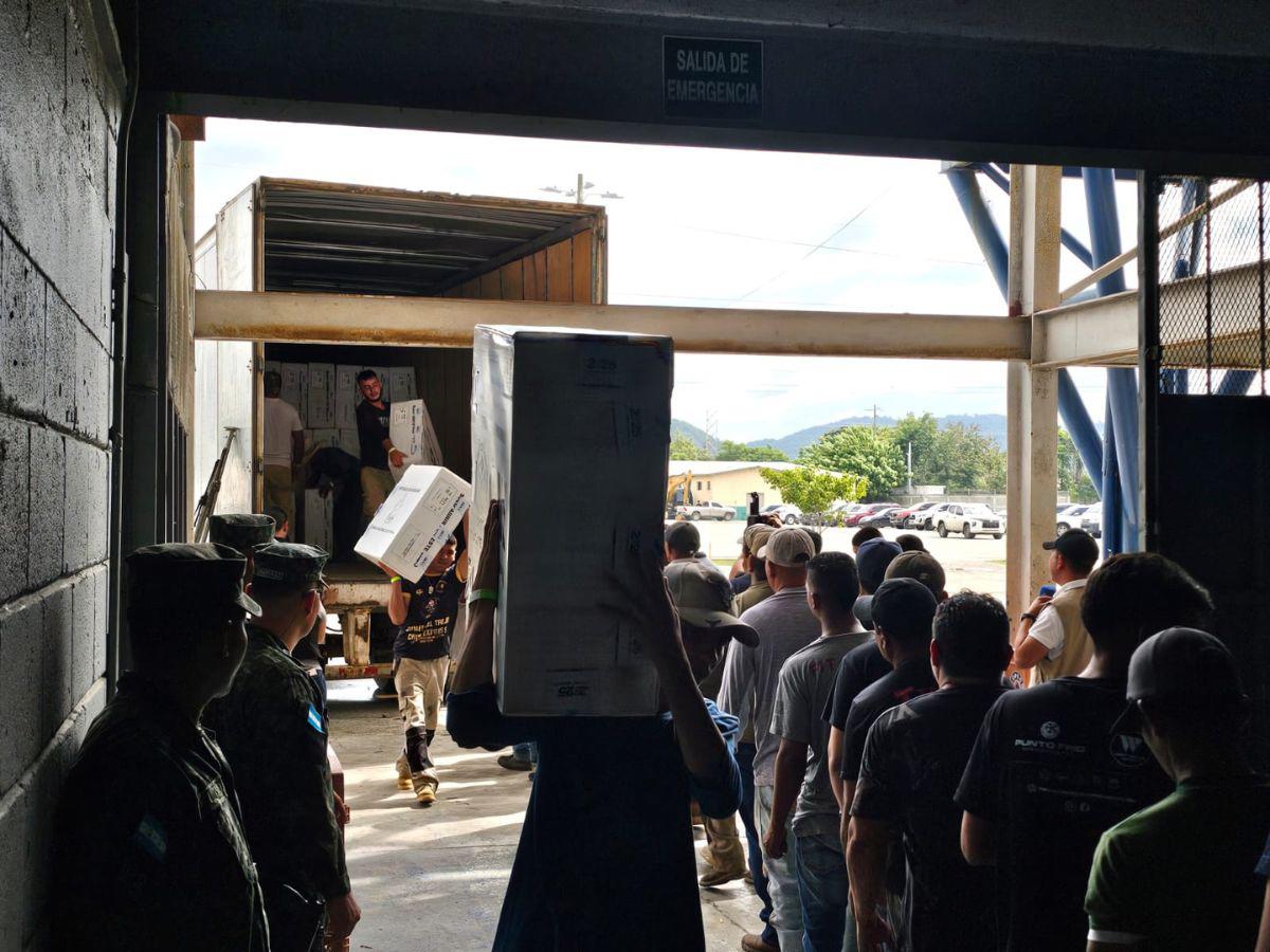 Llegan a SPS más de 3,000 maletas electorales de Cortés