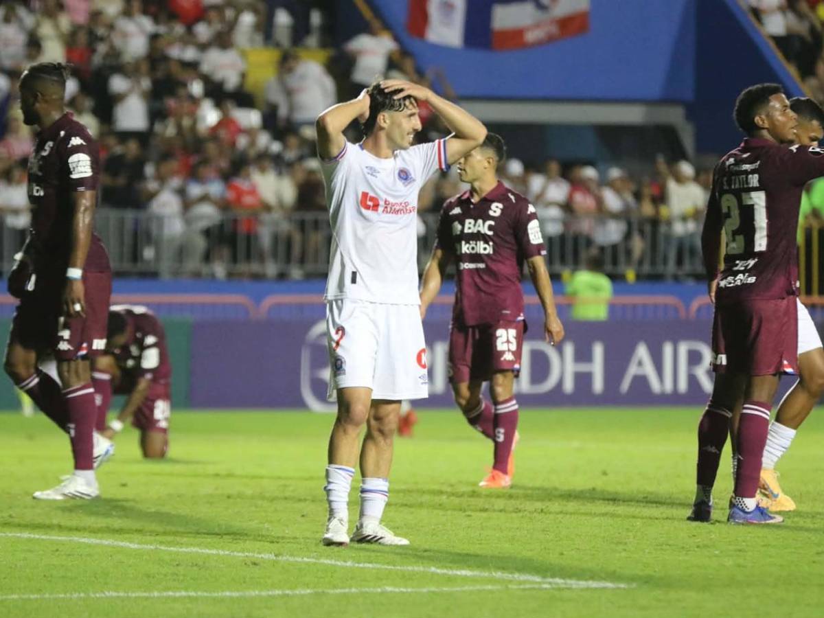 Olimpia da el golpe en Concacaf, dedicatoria, crack de Brasil y periodista roba miradas