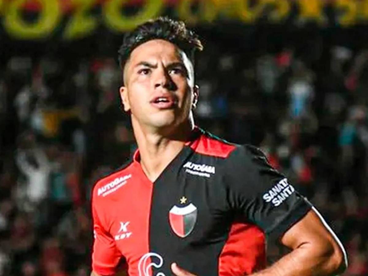 Futbolista presenta a su novio en medio de entrevista y equipo toma decisión