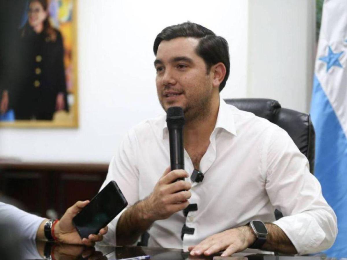 Octavio Pineda encara a exministro de Salud tras grave acusación