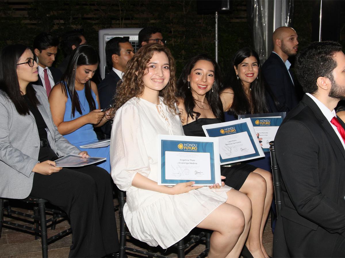 Los jóvenes hondureños expresaron su orgullo y satisfacción al haber sido seleccionados por el programa de Crédito-Beca de HonduFuturo.