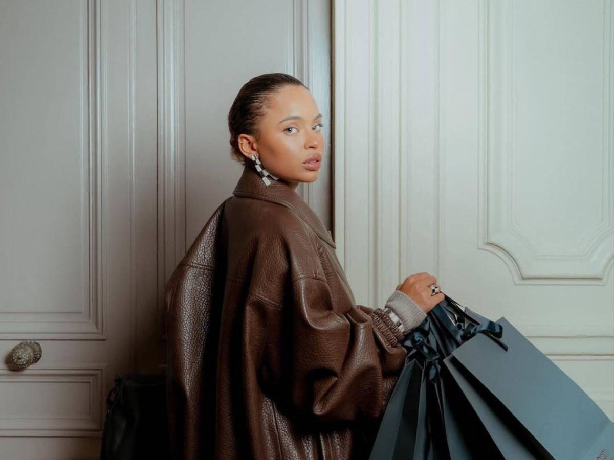 Famosa actriz e influencer acusa a futbolistas de acosarla cuando era menor de edad