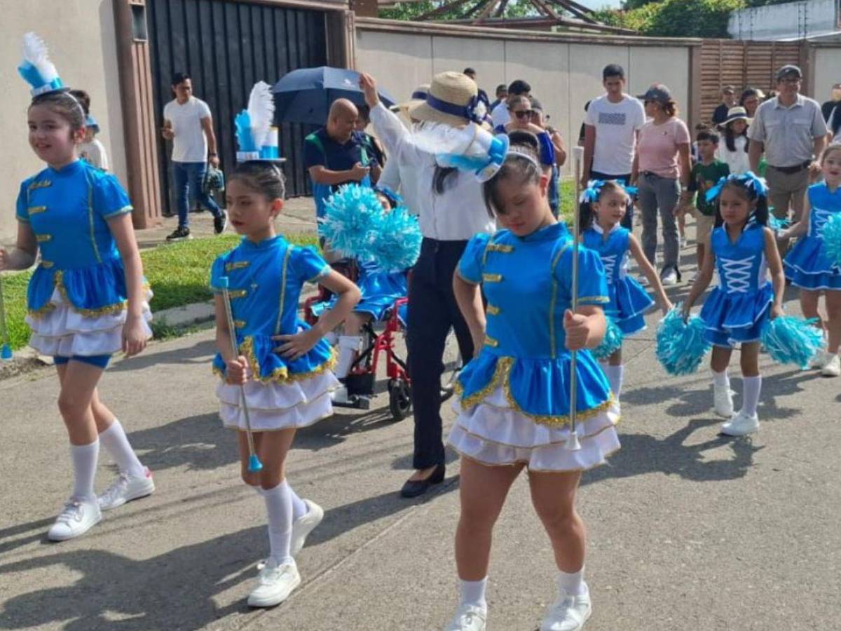 Inclusión y amor a Honduras: Niños con capacidades diferentes desfilan en SPS