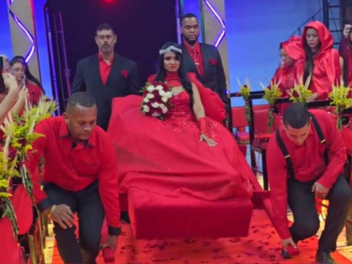 Primera pareja satánica se casa en la iglesia de Lucifer en medio de rituales