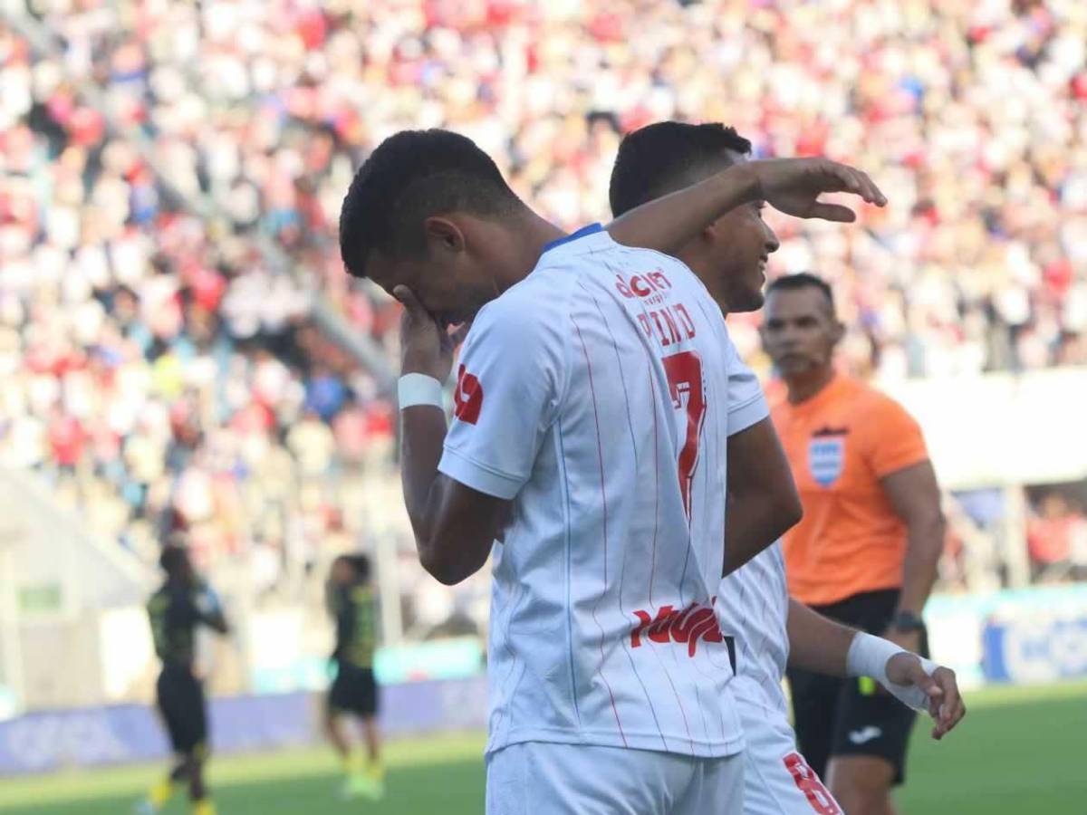 Llanto en Olimpia, feo gesto de Jeaustin Campos y chica captada infraganti en la final