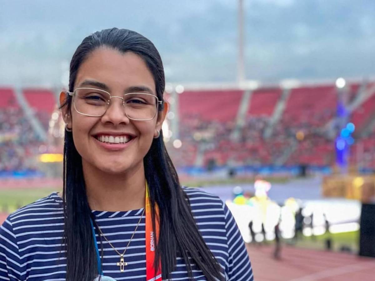 Periodista deportiva se retira, abandona el país y se casa con otra chica en México