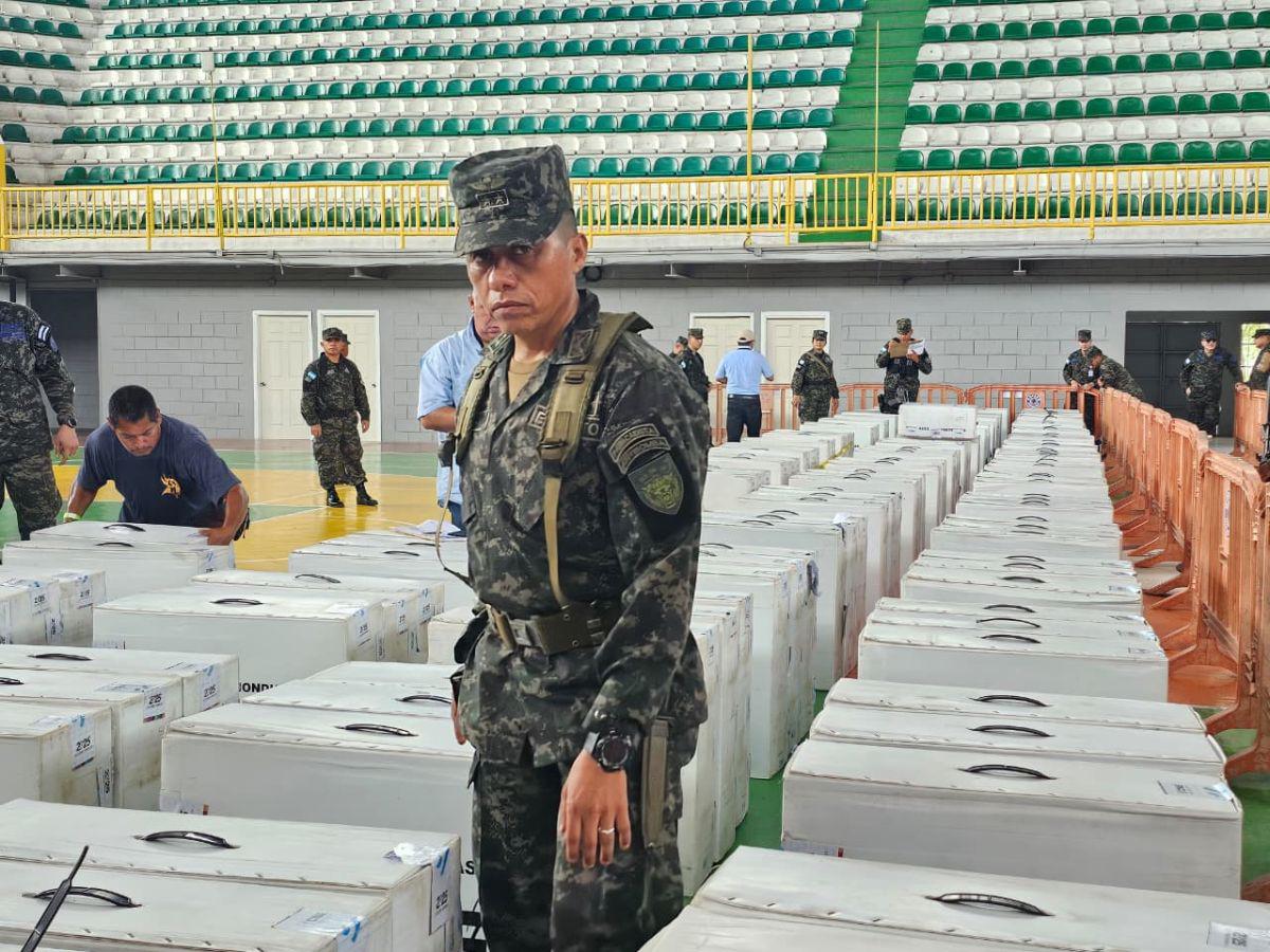 Llegan a SPS más de 3,000 maletas electorales de Cortés