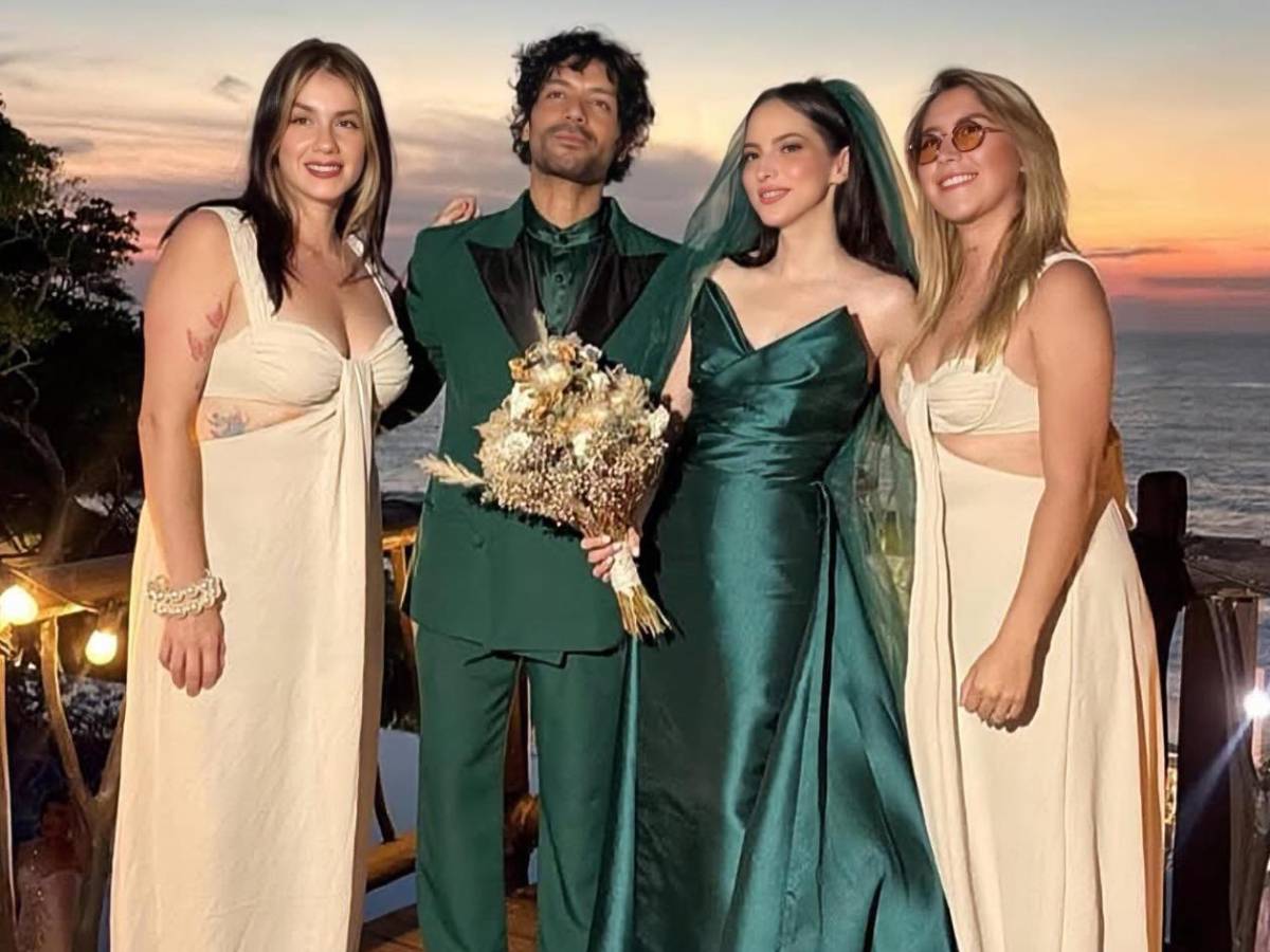 La cantante Paty Cantú se casó vestida de verde