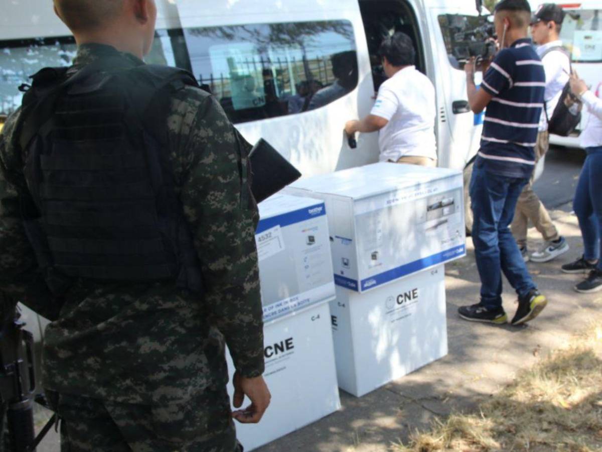 Cossette López cuestiona a Jorge Lanza: “¿A usted quién lo contrató?”