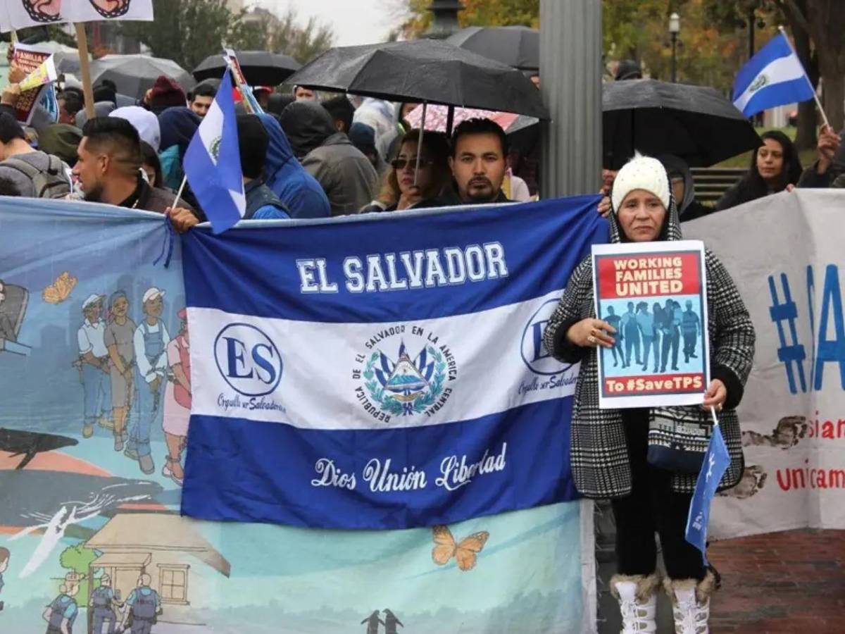 El nuevo panorama para los salvadoreños con TPS en EE UU tras decisión de Trump