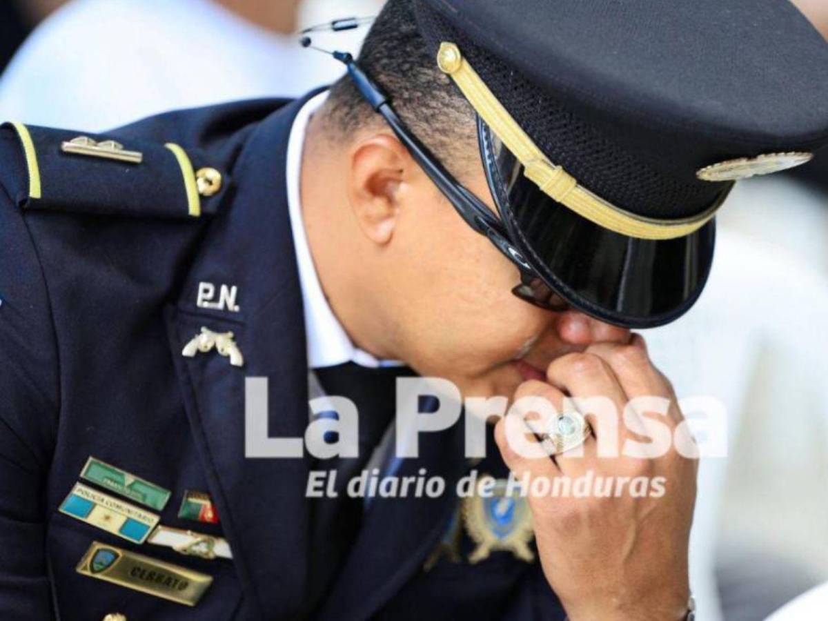 ¿Quién es el oficial que lloraba en el funeral del inspector Kevin Pérez?