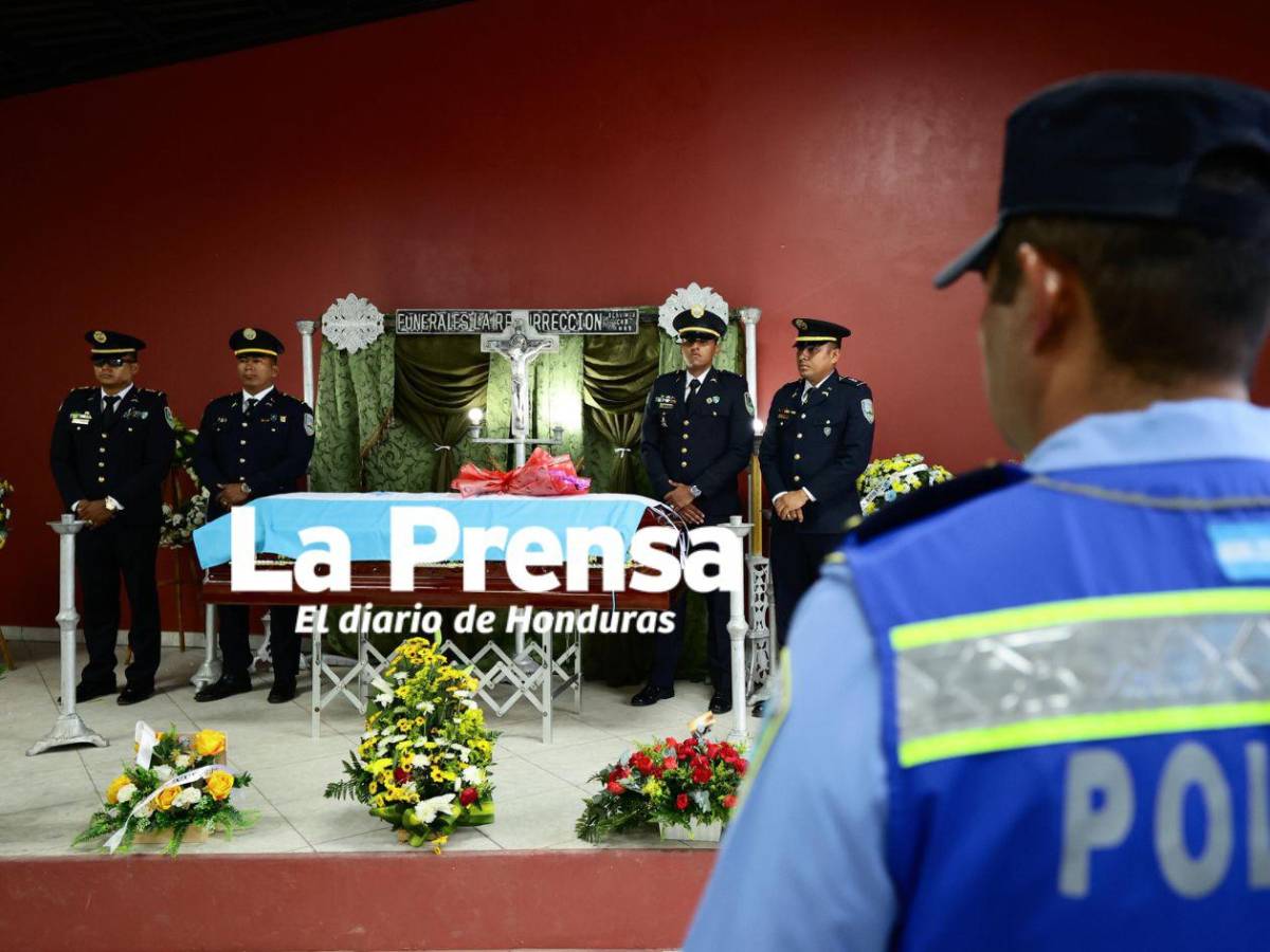 ¿Quién es el oficial que lloraba en el funeral del inspector Kevin Pérez?