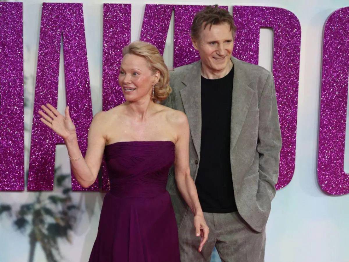 Pamela Anderson revela detalles sobre su romance íntimo y fugaz con Liam Neeson