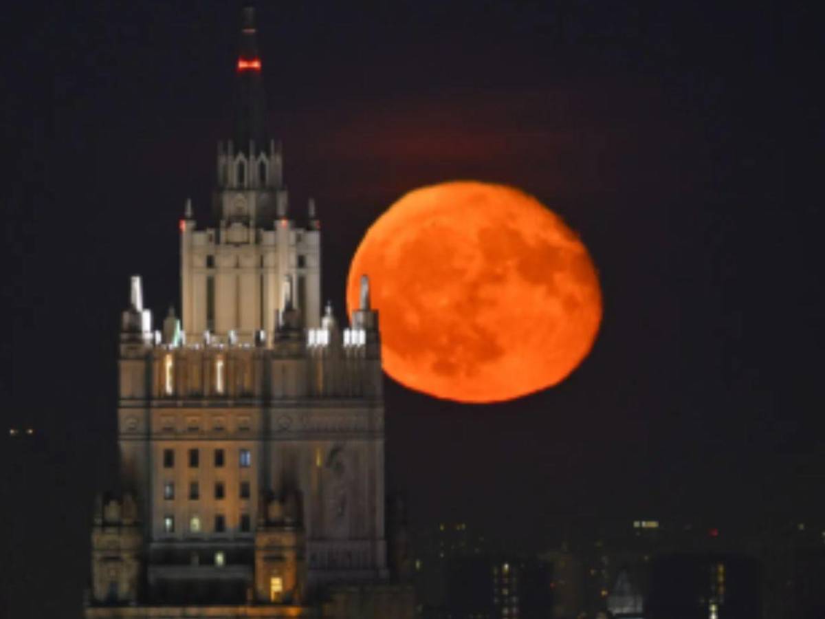 Hoy será visible la primera Luna llena: la señal que fija la Semana Santa