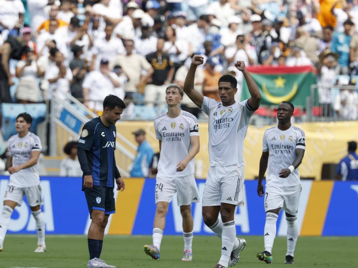 Real Madrid- Pachuca: Enfado de Xabi, mofa a Vinicius y polémico gesto de árbitro