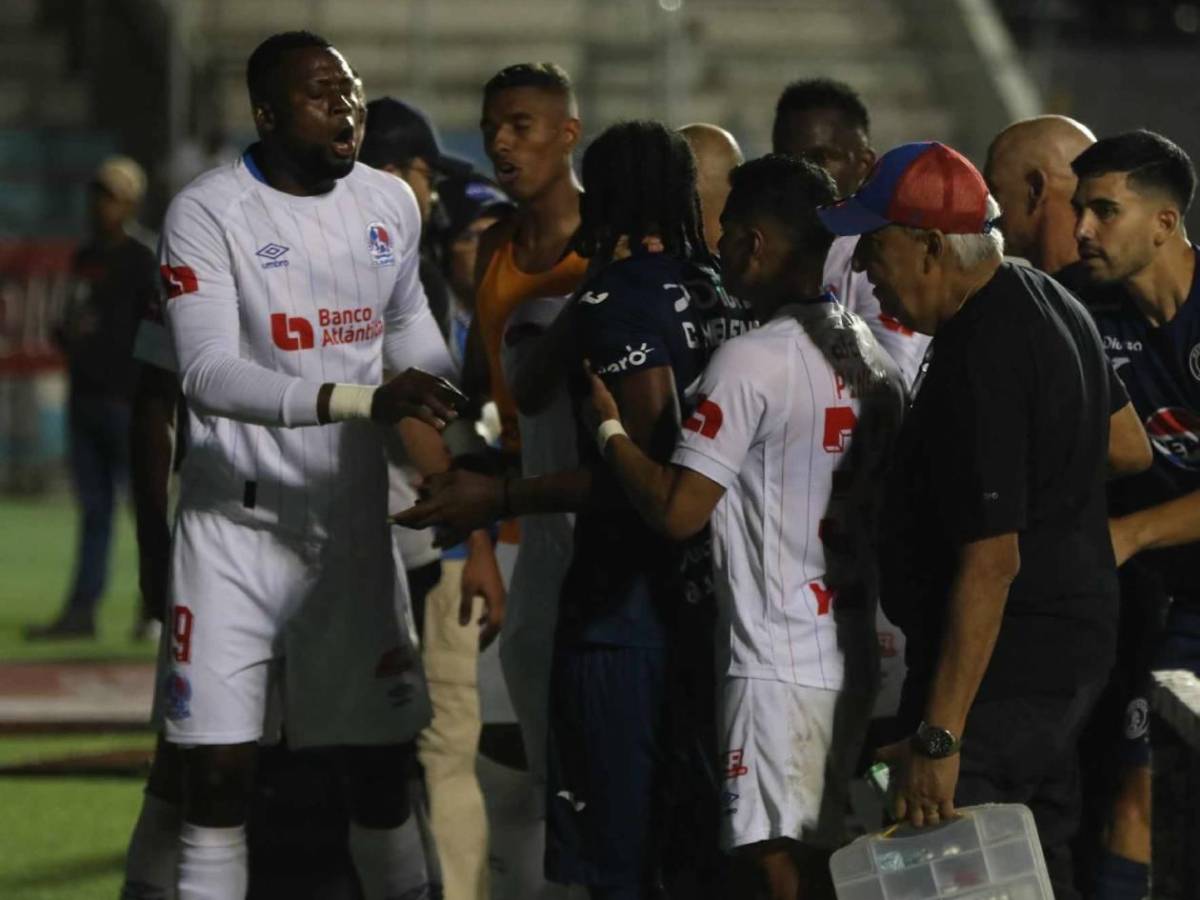 Pelea de Olimpia y Motagua, Auzmendi aturdido y olimpistas se rebelan