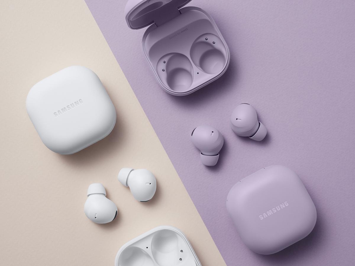 Al iniciar una conversación, el detector de voz apagará la cancelación de ruido y activará el sonido ambiente, permitiéndote tener una conversación sin remover los audífonos Samsung Galaxy Buds2 Pro.