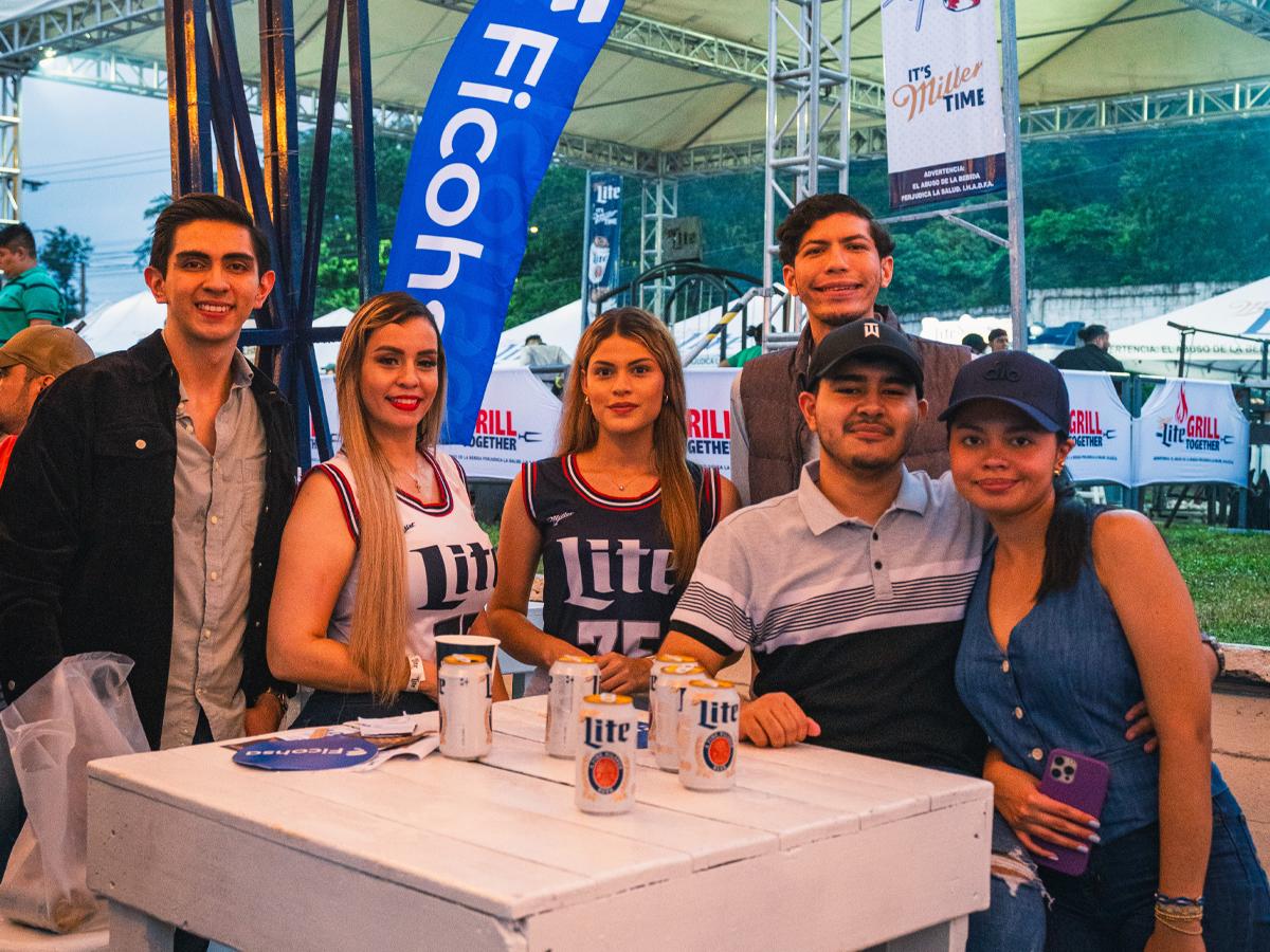 Desde las 2:00 pm, los sampedranos vivieron la experiencia Miller Lite Grill Together 2024.