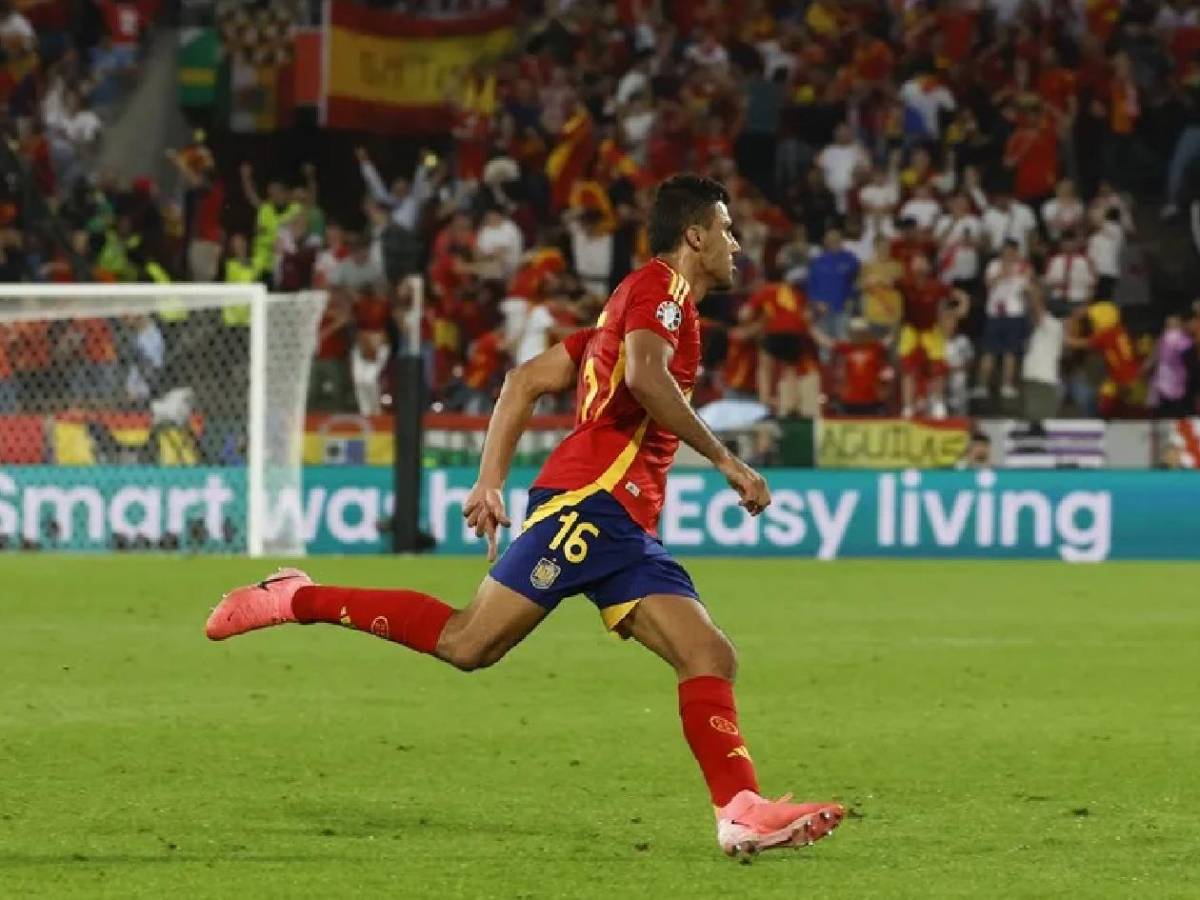 City da respuesta a nueva oferta del Barcelona: Rodri con giro sobre su fichaje