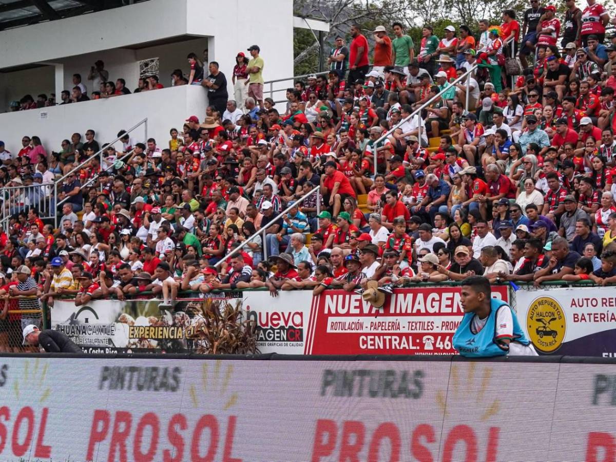 Escándalo: Expulsan del fútbol a equipo que tiene un jugador hondureño