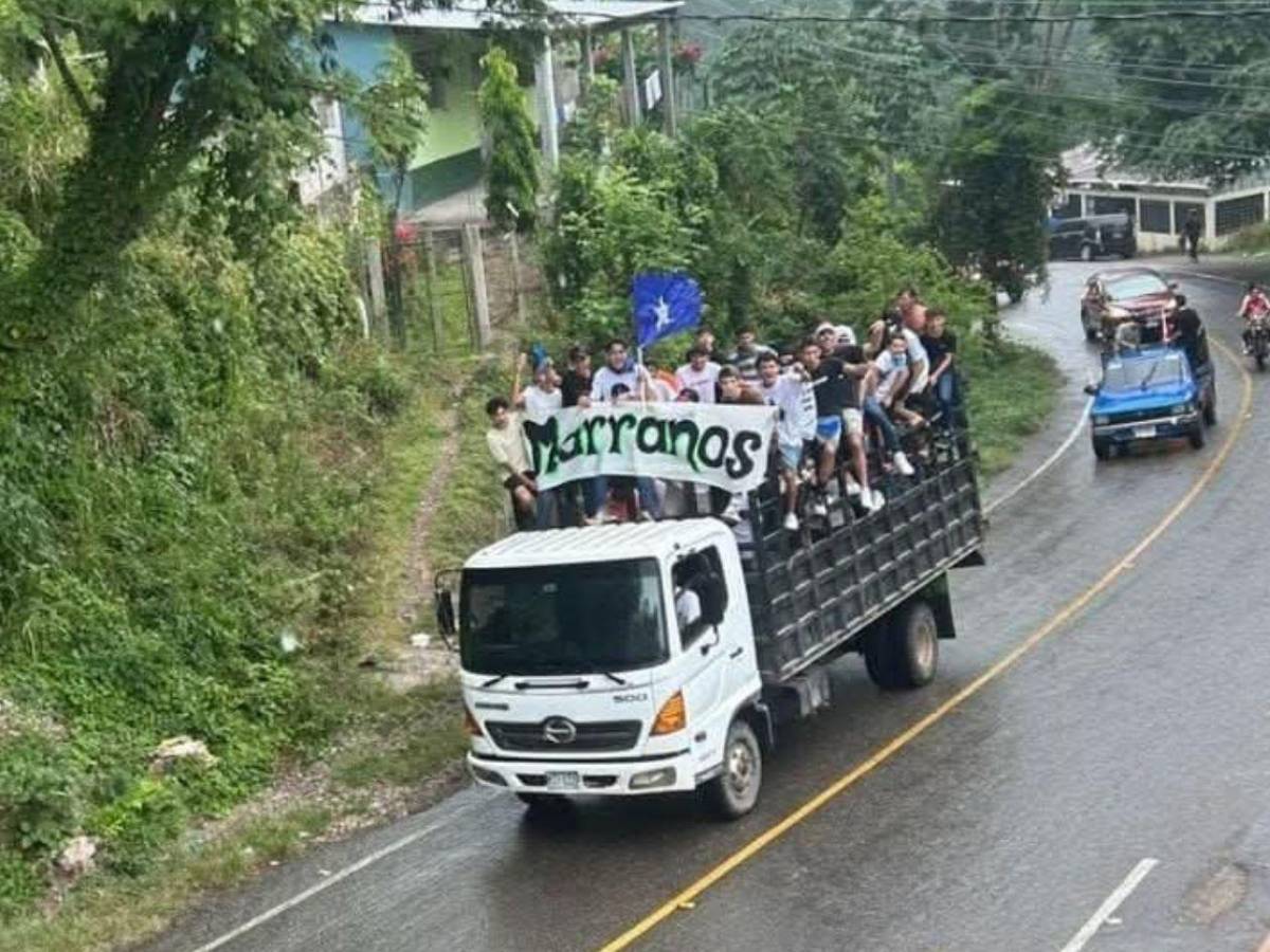Así iba camión en caravana política que sufrió accidente y deja 8 muertos en Santa Bárbara
