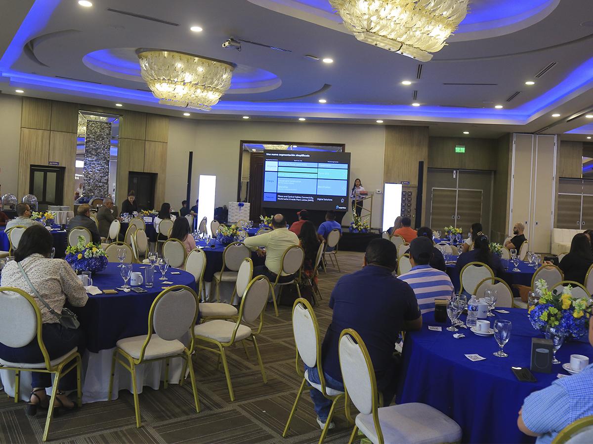 La primera edición del LED Fest reunió a expertos en el tema de iluminación, clientes y proveedores de LED Store.