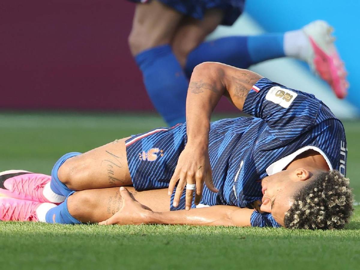 La pelea de Mbappé vs Paraguay, insulto del francés y le celebró en la cara a rival