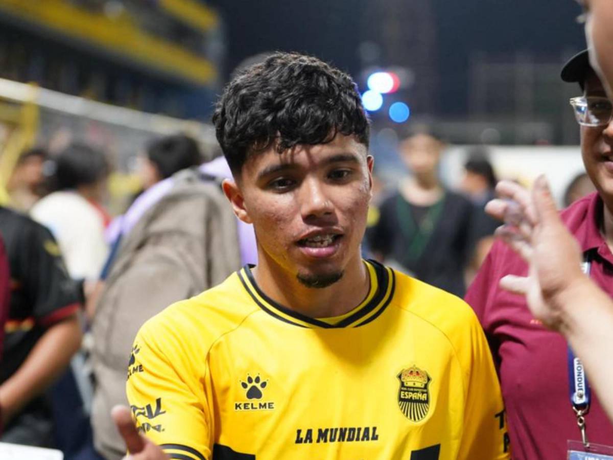 Locura del Real España, amargura y bronca en Olimpia, billetazos y polémico gesto