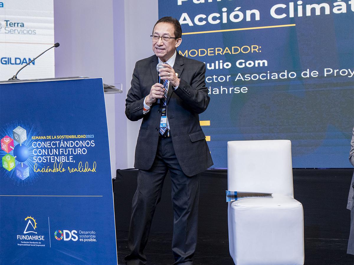 Julio Gom, director asociado de proyectos de Fundahrse, siendo parte del foro Acción Climática enfocada en los avances de los Objetivos de Desarrollo Sostenible de la Agenda 2030.