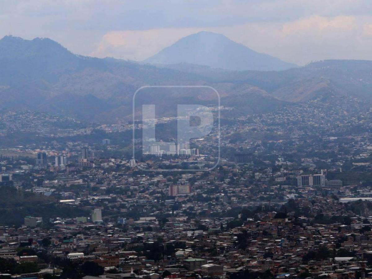 Tegucigalpa se ahoga en humo: incendios rodean la capital