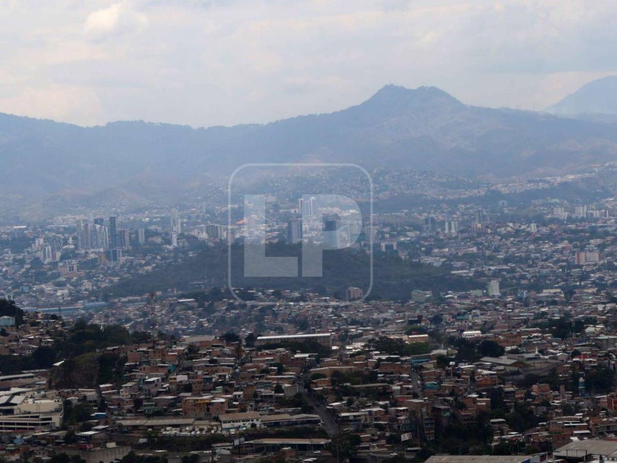 Tegucigalpa se ahoga en humo: incendios rodean la capital
