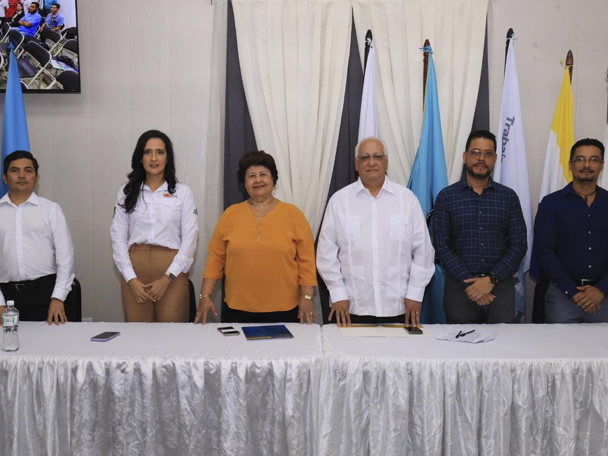 La primera ciudadana del puerto ha firmado varios convenios en beneficio de la educación y el desarrollo.