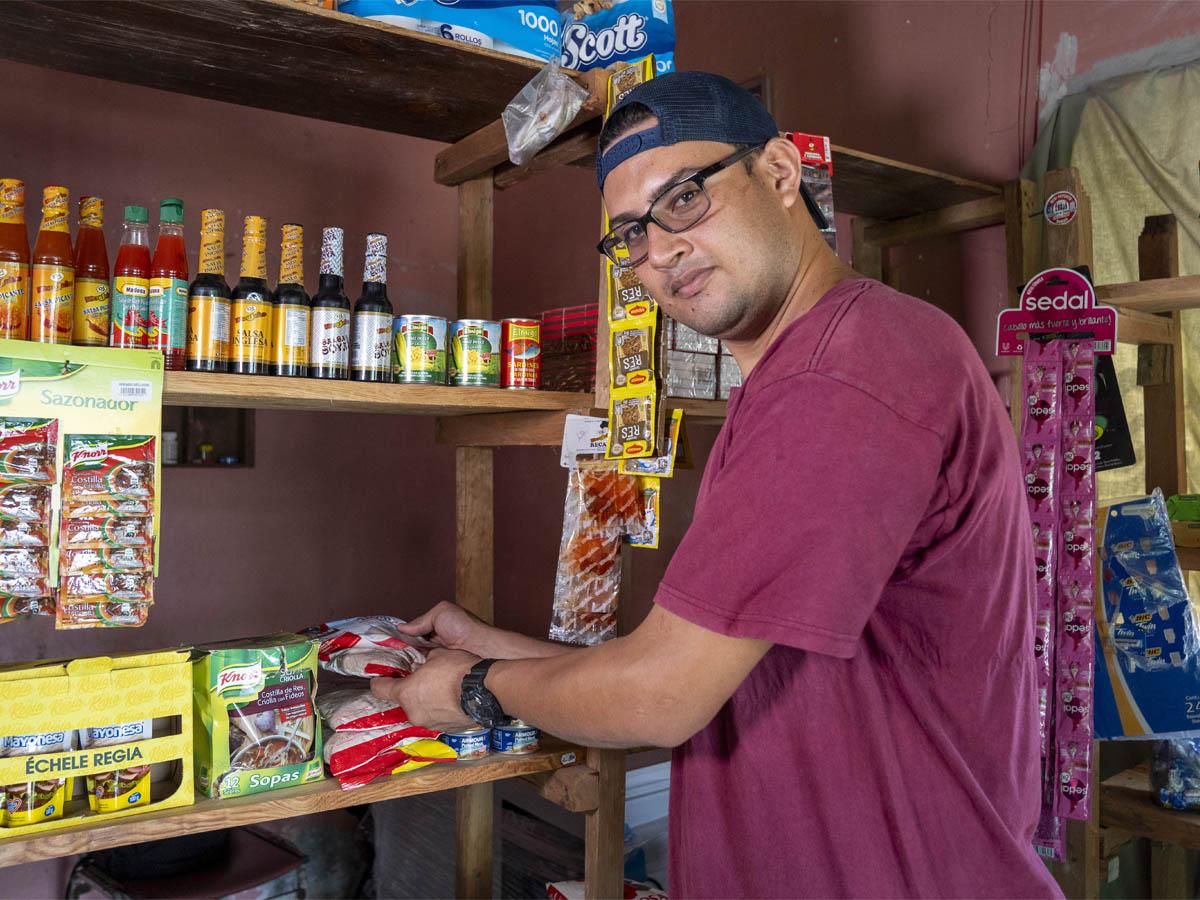Eduin Cardona, uno de los protagonistas del libro, comparte los desafíos que tuvo que enfrentar tras su retorno al país.