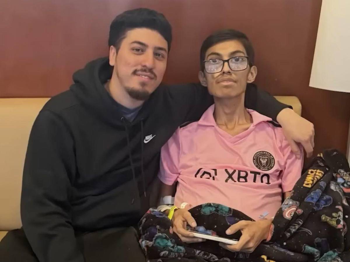 Entre lágrimas y abrazos: joven se reencuentra con sus padres tras proceso migratorio en USA
