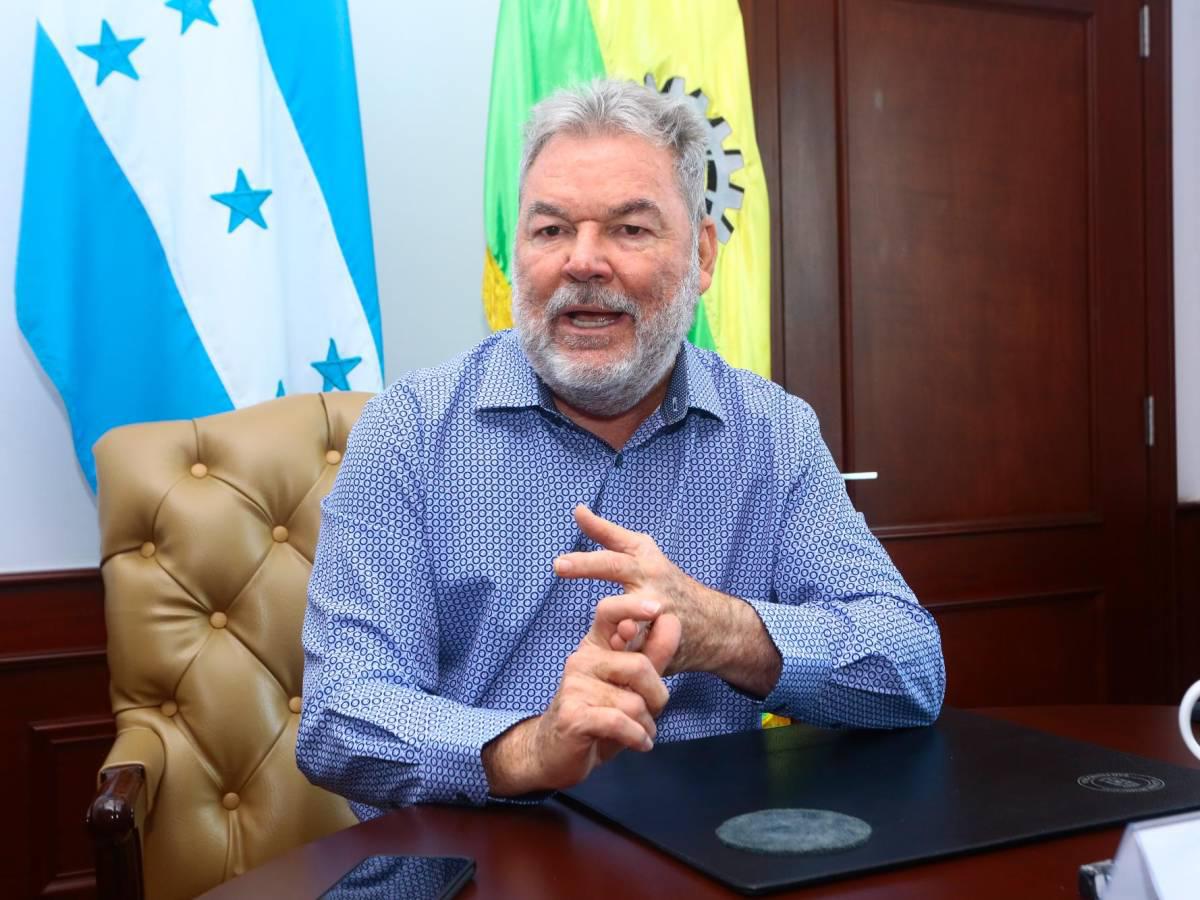 Contreras pone en duda su cargo en el Partido Liberal si Ana Paola Hall continúa en el CNE