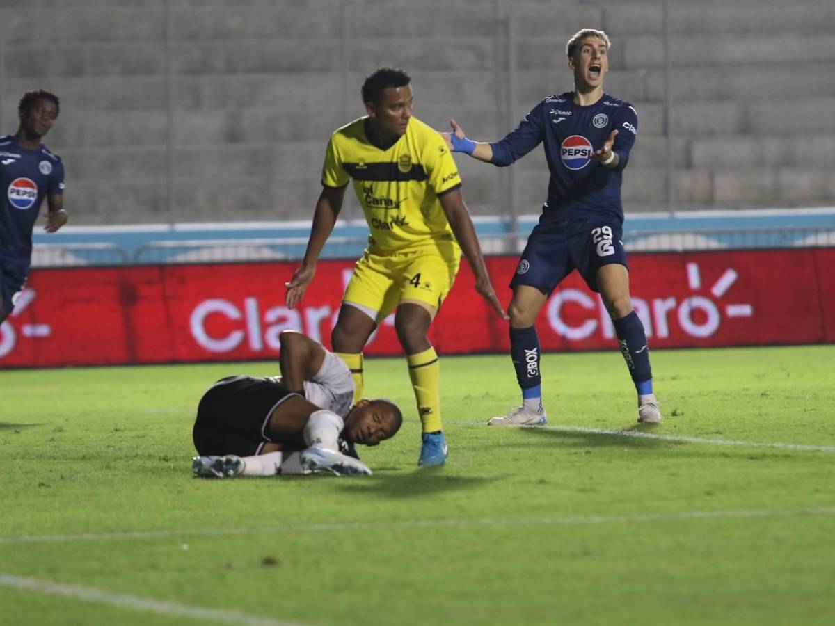 El 'frío' festejo de figura de Motagua, sufrimiento de Real España, susto y enfado