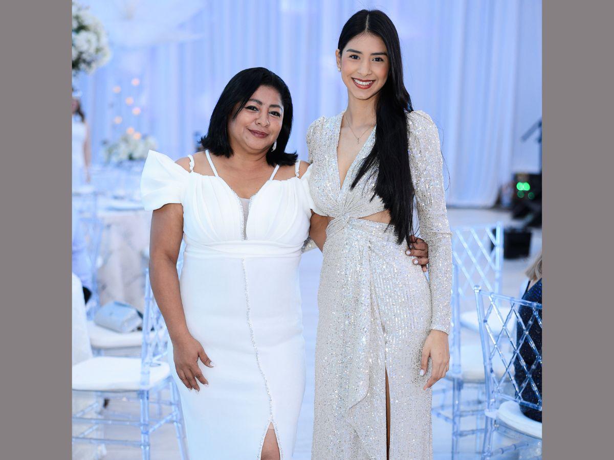 UTH y Grupo Inversa celebra su cena navideña con una noche inspirada en La Reina de Hielo y El Cazador