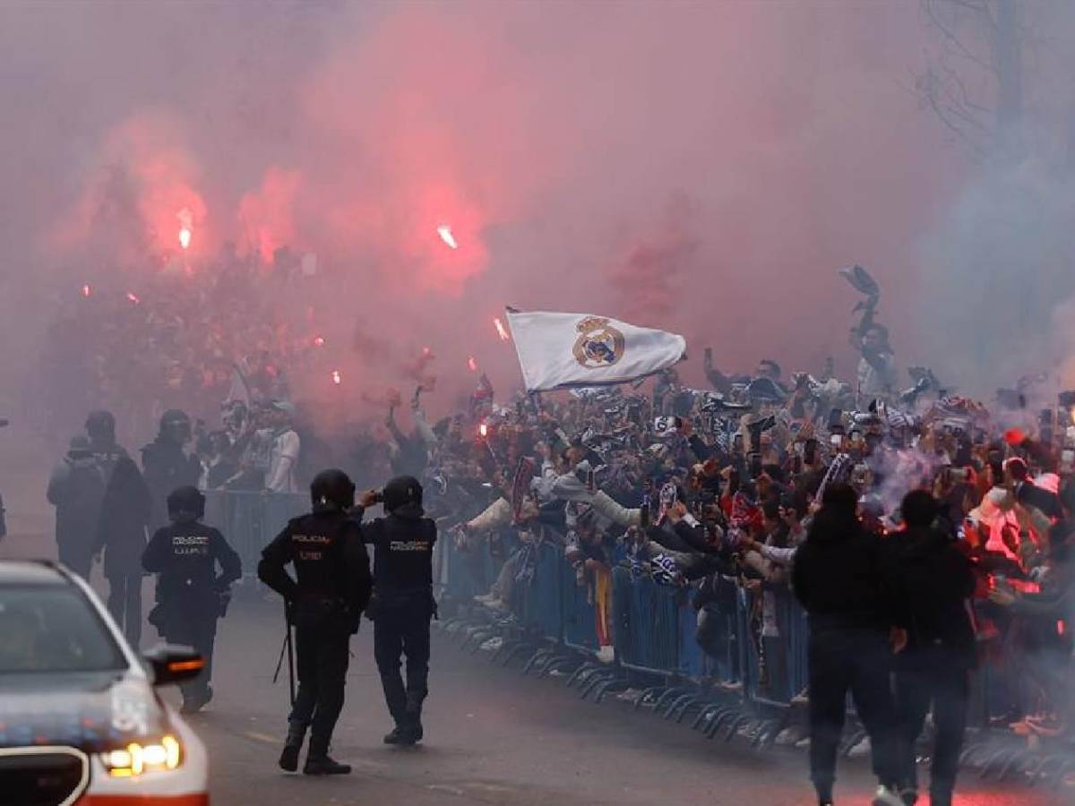 Creen en la remontada: el impresionante recibimiento al Real Madrid a su llegada al Bernabéu