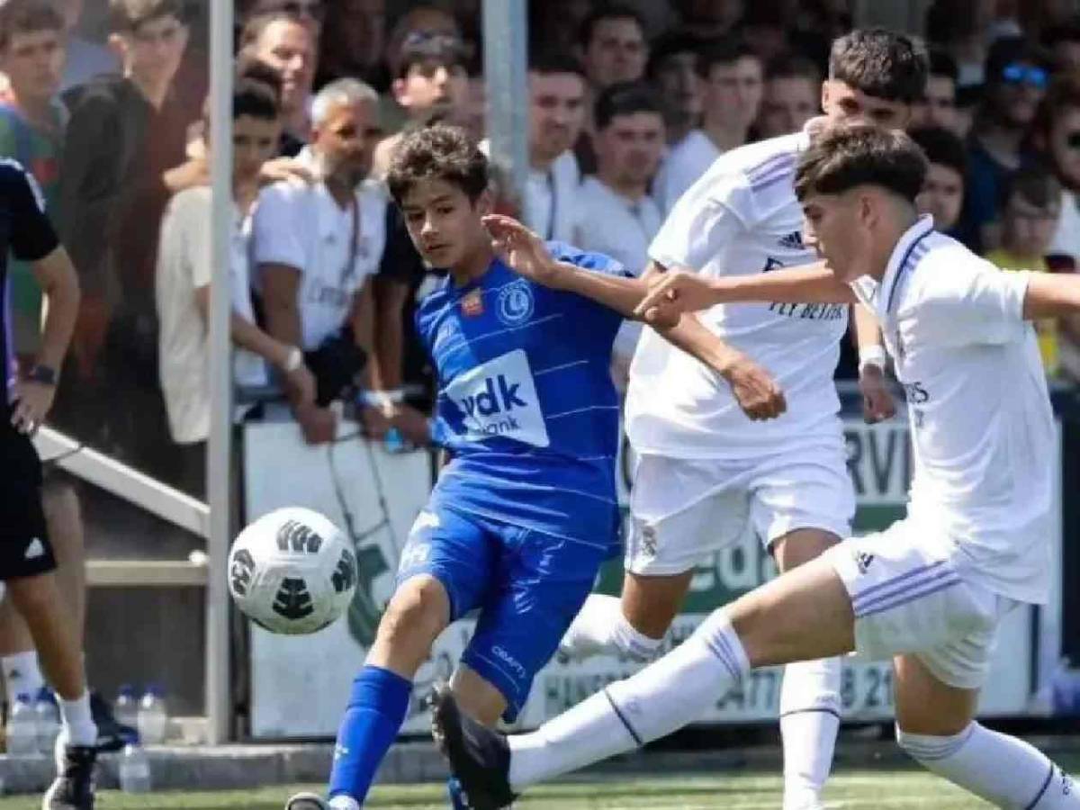 Joven de sangre hondureña con histórico club: firma primer contrato profesional